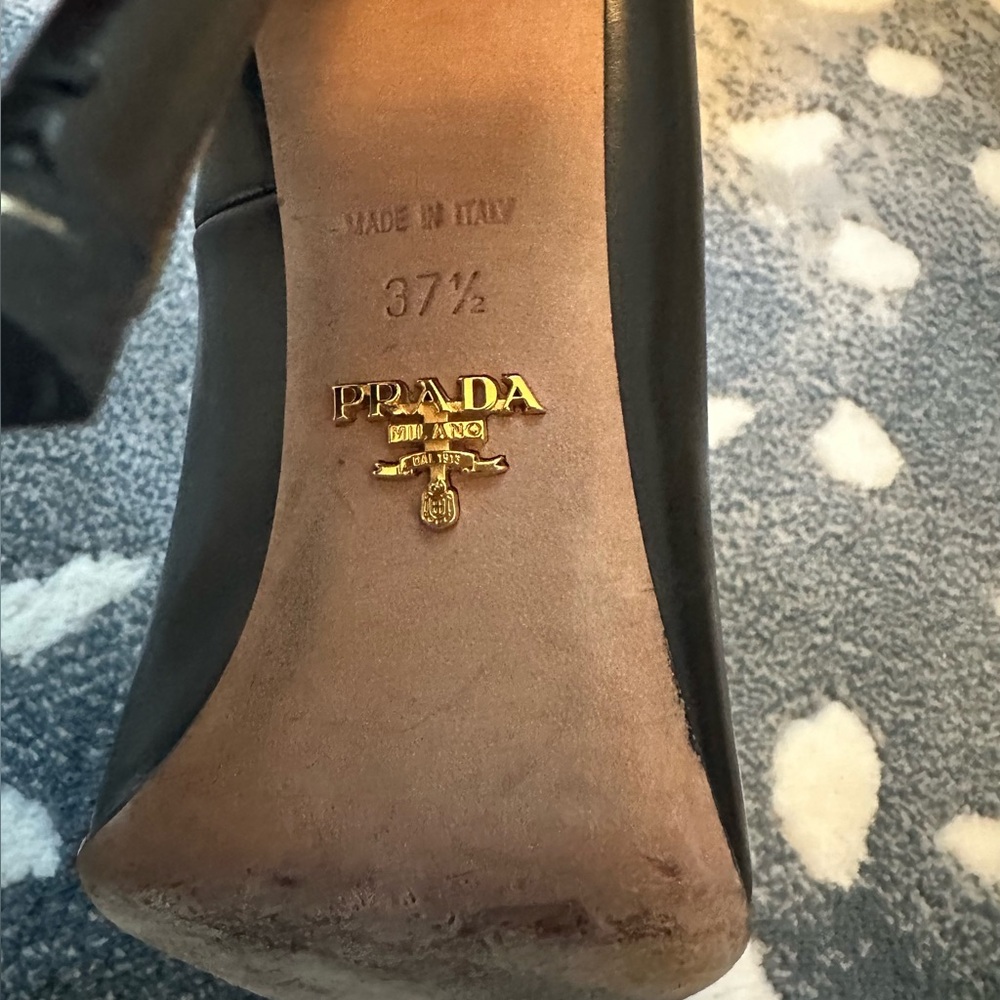 Prada Black Leather Authentic Heel Stilettos, size 37.5 - Picture 6 of 6